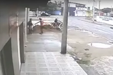 Os assaltos têm sido frequentes no bairro Jardins, em São Gonçalo do Amarante, na Região Metropolitana de Natal. (Foto: Câmeras de Vigilância/TV Ponta Negra)