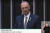 Embaixador de Israel no Brasil, Yossi Shelley, em discurso na Câmara dos Deputados. (Foto: Reprodução/TV Câmara)