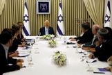 Membros do partido Likud em reunião com o presidente israelense Reuven Rivlin, em Jerusalém. (Foto: Menachen Kahana/Pool via Reuters)