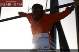 Homem crucificado por terroristas islâmicos sob acusação de espionagem. (Foto: MEMRI JTTM)