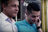 Daniel (esquerda) contou com a ajuda de seu filho, José (direita) para se libertar do vício das drogas. (Imagem: Youtube / Reprodução)