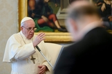 Papa Francisco em audiência transmitida pelo Vaticano em 13 de maio de 2020. (Foto: CNS/Vatican Media)