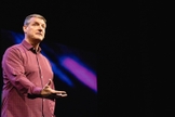 O pastor Todd Wagner confessou o pecado do orgulho diante da igreja. (Foto: Watermark Community Church)