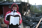 A Bíblia de Valentina Melentjeva ficou quase ilesa pelo incêndio em Kongsberg, Noruega. (Foto: Tor Tjeransen/Adventist Media Exchange)