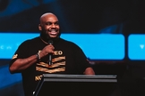 Pastor John Gray é líder da Igreja Relentless. (Foto: Relentless Church/Facebook)