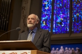 Palestra de Eugene Peterson na University Presbyterian Church em Seattle. (Foto: Clappstar/Wikimedia Commons)