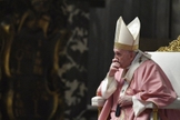 Papa Francisco durante missa na Basílica de São Pedro, no Vaticano, em 14 de março de 2021. (Foto: Tiziana Fabi/Pool via AP)