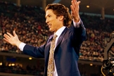 Pastor Joel Osteen, líder da megaigreja Lakewood, em Houston, no Texas. (Reprodução/ Joel Osteen)