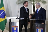 O presidente eleito Jair Bolsonaro recebe a visita do primeiro-ministro de Israel, Benjamin Netanyahu, em Copacabana. (Foto: Fernando Frazão/Agência Brasil)
