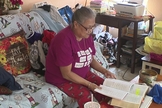 Maria Flores estava lendo a Bíblia quando sua casa foi atingida por disparos. (Foto: KSAT)