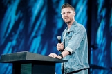 O pastor Jarrid Wilson morreu aos 30 anos após cometer suicídio. (Foto: Harvest Christian Fellowship)