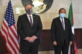Secretário de Estado dos EUA, Mike Pompeo (direita) esteve em Cartum, no Sudão, junto a uma delegação de Israel, para mediar um acordo de paz entre o estado árabe e o estado judeu. (Foto: Embaixada dos EUA em Cartum / Domínio Público)