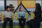Vídeo da BBC mostrava uma professora ensinando a crianças sobre a 'diversidade de gêneros'. (Foto: Youtube / Reprodução)