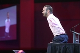 Nick Vujicic durante palestra no evento Pendulum Summit, em Dublin, na Irlanda. (Foto: Conor McCabe)