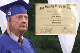 Pastor Jack Hetzel em sua formatura no Texas, EUA. (Foto: KETK/Montagem Guiame)