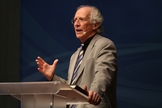Pastor John Piper durante sermão. (Foto: Desiring God)