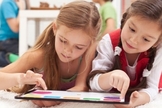 O fácil acesso de crianças cada vez mais jovens à internet por meio de tablets, smartphones e notebooks já é uma realidade com a qual muitas famílias lidam atualmente.