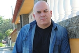 O ator Sandro Rocha, que é evangélico, abriu um canal de evangelismo no Youtube e se tornou um pregador da Palavra de Deus.