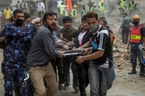 Equipes de ajuda humanitária têm se mobilizado para dar apoio às vítimas desta catástrofe, que segundo a ONU, já afeta 8 milhões de pessoas (um quarto da população do país). 