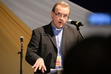 Mike Ovey é formado em Direito e Teologia. Atualmente é professor na 'Oak Hill Theological College', em Londres.