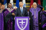 Obama elogiou o líder da igreja afro-americana Emmanuel e cantou o hino 'Amazin Grace' durante o funeral do Rev. Clementa, em Charleston (EUA)