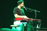 Marcos Almeida é cantor, compositor, instrumentista e tem sido grande influência para uma nova geração de músicos cristãos, que investem em canções que usam a riqueza da poesia para sobre o evangelho, salvação e relacionamento com Deus.