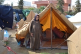 Refugiados estão vivendo em condições incrivelmente restritas, com várias famílias, muitas vezes compartilhando espaços minúsculos.