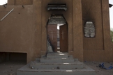 Fachada de igreja destruída, em Niamey (Níger)