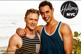 Na imagem publicada por um site norte-americano, Josh Canfield e Reed Kelly aparecem como o casal gay que supostamente estaria liderando o coral em NY