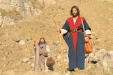 O profeta Moisés (Guilherme Winter) pede um sinal de Deus para que os hebreus deixem o Egito. Nesse momento, o Mar Vermelho se abre.