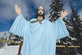 Estátua se localiza no alto de uma montanha, no estado de Montana, ao norte dos Estados Unidos (EUA).