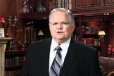 John Hagee é pastor, escritor e lidera a igreja Cornerstone, em San Antonio (Texas / EUA).