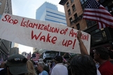 Manifestação protesta  contra a 'islamização dos Estados Unidos'.