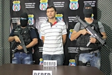 Diante dos oficiais, o empresário cearense Herculano Martins Alves, de 39 anos, disse que se arrependeu.  (Foto: Adneison Severiano/ G1 AM)