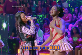 Uma bailarina do programa ficou intensamente emocionada com a música de Damares. (Foto: Reprodução/Globo)