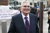 Líder da Igreja Whitewell Metropolitan Tabernacle, o pastor James McConnell, de 78 anos, foi absolvido da acusação de discurso de ódio contra muçulmanos. (Foto: Reprodução/ Daily Mail)