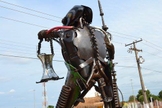 O monumento criado pelo escultor Genival Soares foi inaugurado no dia 13 de maio de 2013 e retirado do na última terça-feira, 26 de janeiro. (Foto: Reprodução/ Tangara Online)