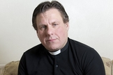 Barry Trayhorn, pastor pentecostal e cantor de música country, disse que se sentiu discriminado ao ser repreendido por ler versículos bíblicos aos presidiários. (Foto: Dale Cherry)
