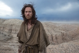 Jesus viaja sozinho pelo deserto durante 40 dias de jejum e oração. (Foto: Emmanuel Lubezki)