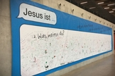 Os espaços publicitários espalhados pelas ruas da Suíça Alemã pedem que os cidadãos pensem sobre Jesus Cristo. (Foto: Facebook/Jesus ist - Kampagne)