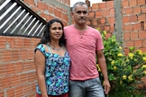 Adão da Silva e Eva Alves são casados há 22 anos no Acre, onde se conheceram na juventude. (Foto: Caio Fulgêncio/G1)