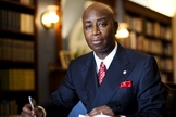 Barry C. Black é o líder espiritual de algumas das pessoas mais poderosas da América. (Foto: Reprodução)