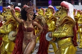 Desfile da escola Dragões da Real no Sambódromo do Anhembi, em 2015. (Foto: Nelson Almeida/AFP/Getty Images)