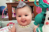A pequena Ella Kate recebeu um transplante que salvou sua vida. (Foto: Reprodução/Facebook)
