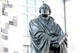 Estátua de Martinho Lutero em frente a Frauenkirche de Dresden, uma igreja Luterana na Alemanha. (Foto: Reprodução)