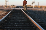 Imagem ilustrativa. Dominique estava deitado numa linha de trem, na Índia, quando foi salvo por Deus. (Foto: Shutterstock)