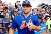 Tim Tebow em momentos antes de jogo em Port St. Lucie, na Flórida. (Foto: Richard Graulich/The Palm Beach Post)