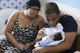 Michelle, com 7 meses de gravidez, foi atingida na testa durante um assalto. (Foto: Agência O Globo)