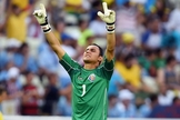 Keylor Navas carrega o 13ª o título da Liga dos Campeões pelo Real Madrid. (Foto: Reprodução)