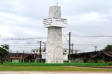 Praça da Bíblia tem obelisco com quatro lados, ocupados por versículos bíblicos (Foto: Amauri Pinilha/PMPG)